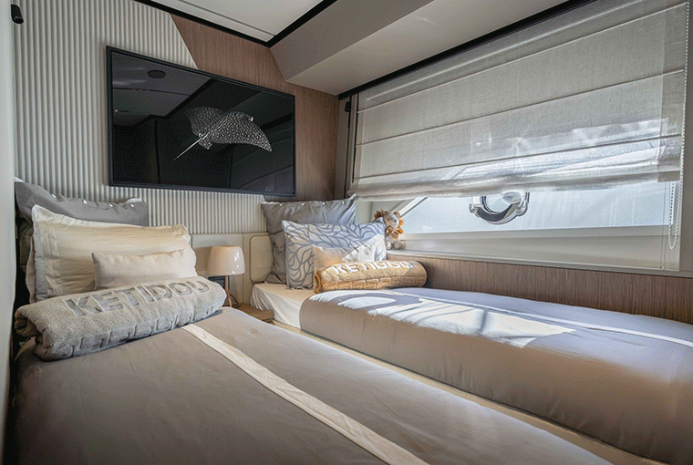 Ferretti Yachts 720